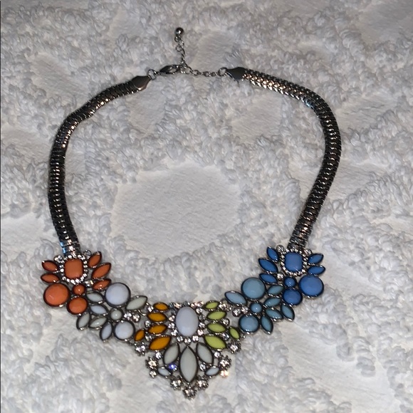 💎 Beautiful, Colorful Statement Necklace 💎 - Picture 3 of 4